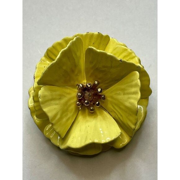 Replacement Vintage CROWN TRIFARI Signed Yellow Flower Clip on Single Earring - Picture 1 of 9